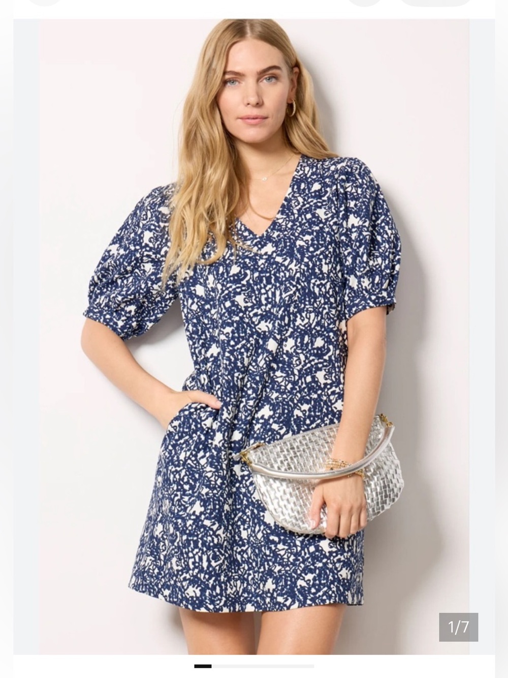 Evereve Shay Dress Blue and White V Neck NWT Size Large